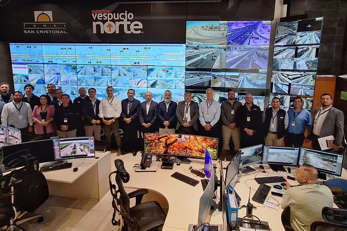 Centro de Control de Tráfico de Autopista Vespucio Norte durante la visita de HUBLS