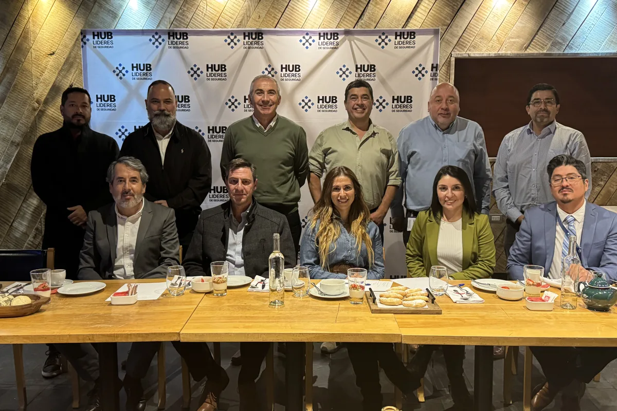 Participantes del workshop Liderar con Sentido de HUBLS junto a Rafael Oteiza